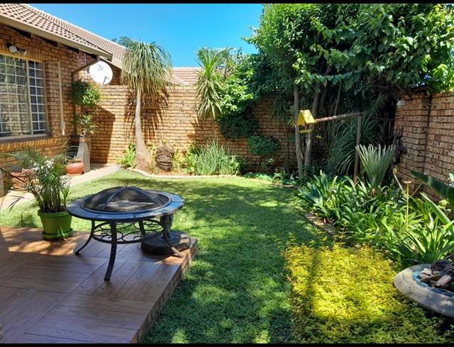 3 BEDROOM TOWNHOUSE FOR SALE IN ANNLIN